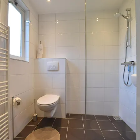 In Veluwe Near Forest Park, Cleaning Included Feriehus Garderen